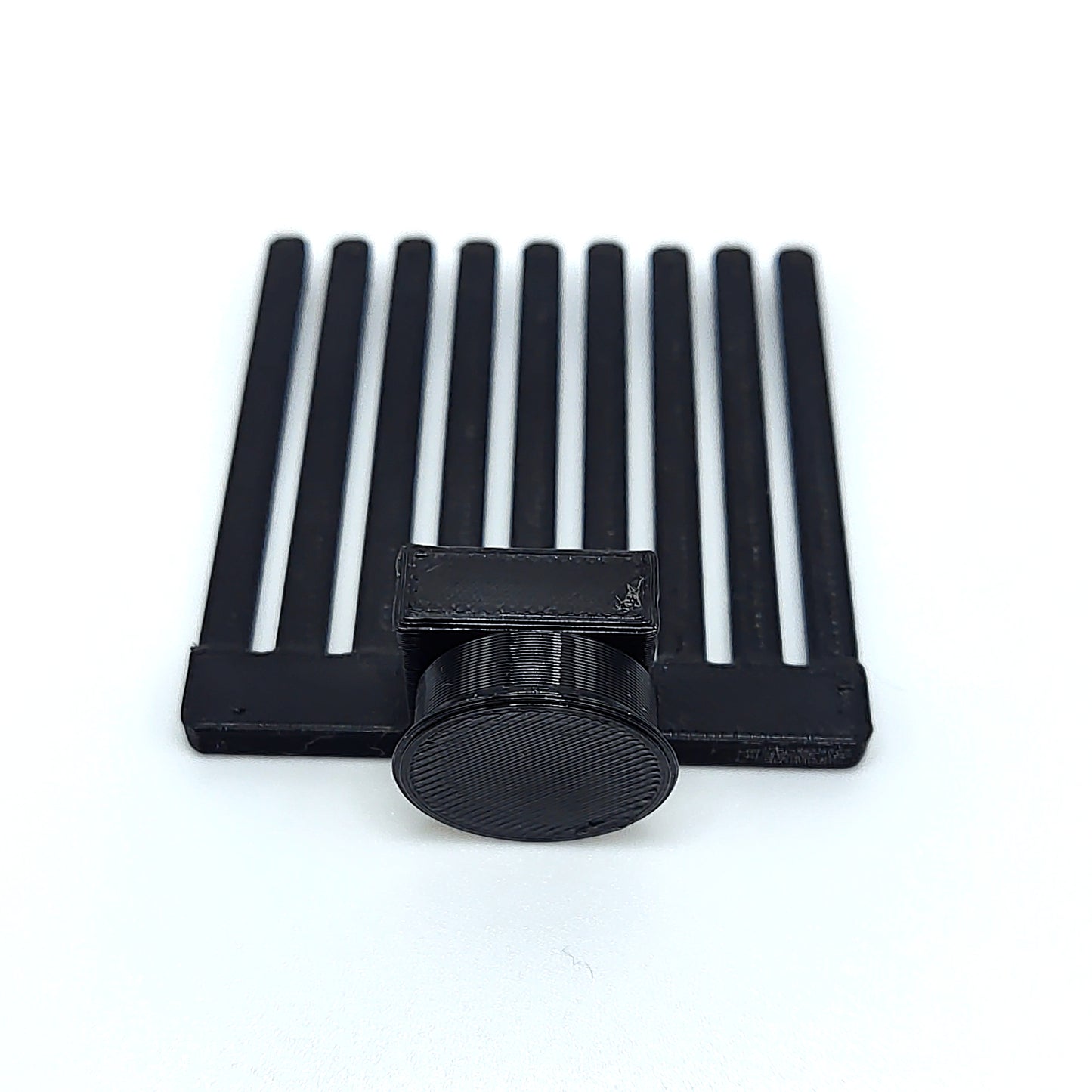 Magnetic aquarium leaf holder for betta fish and shrimp tanks