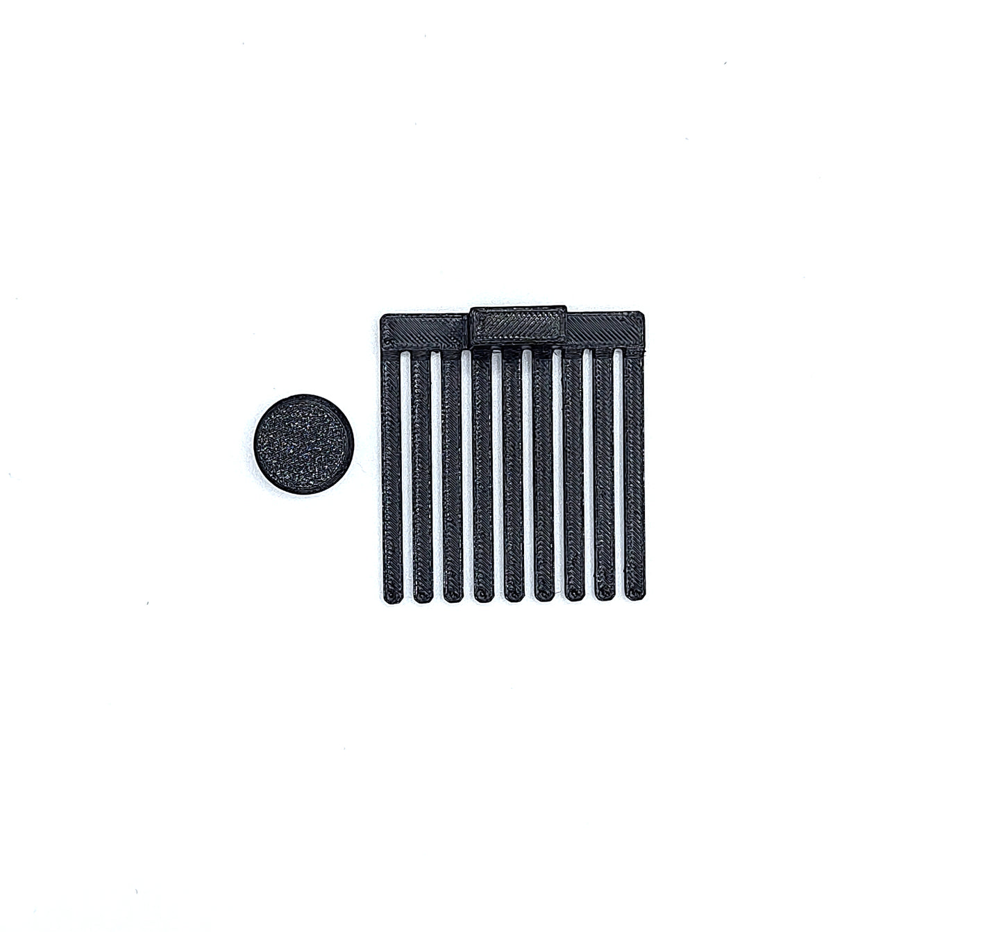 Magnetic aquarium leaf holder for betta fish and shrimp tanks